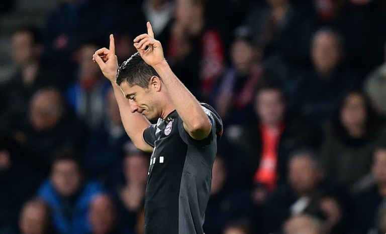 Bayern into last 16 after Lewandowski double