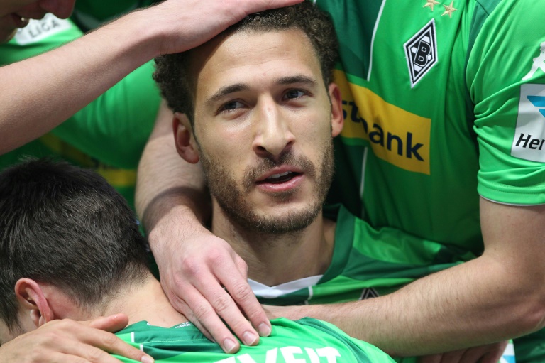 Buoyant Gladbach out to topple runaway Bayern