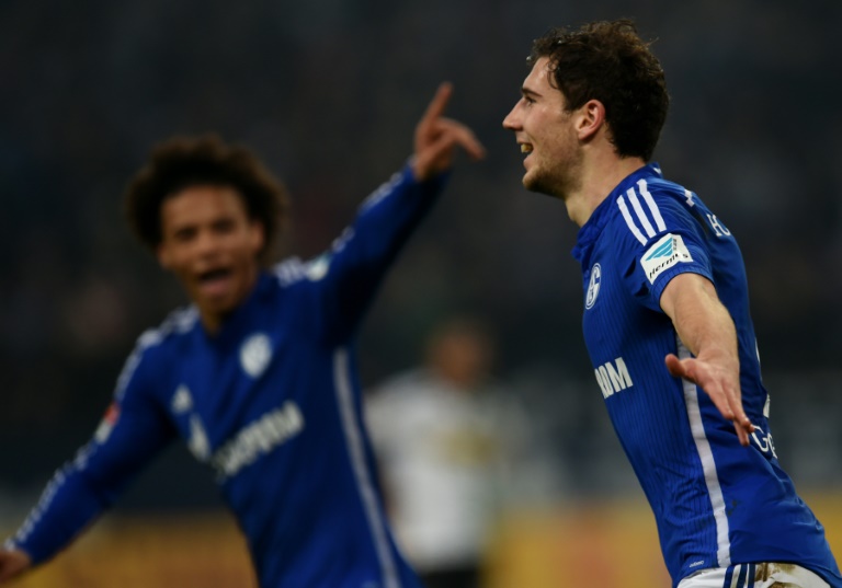 Schalke edge Moenchengladbach in Champions League pursuit