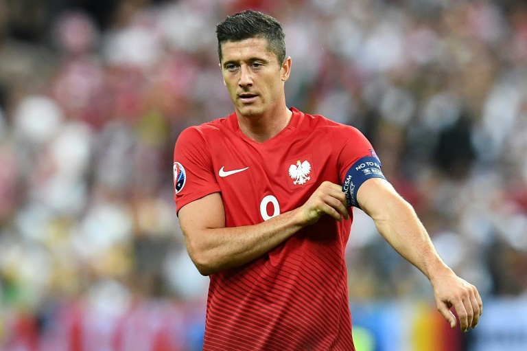Euro 2016 last-16 berth in sight for Poland past Ukraine