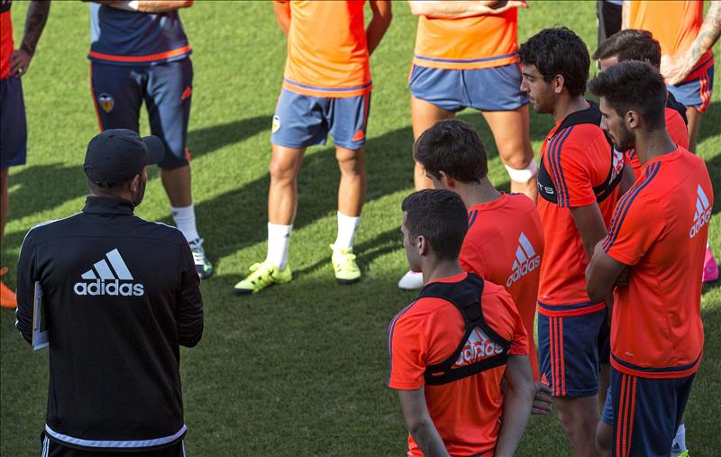 André Gomes está convocado para la Champions pero entrena al margen