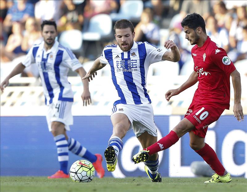 Nacho Cases confía plenamente en la defensa del Sporting