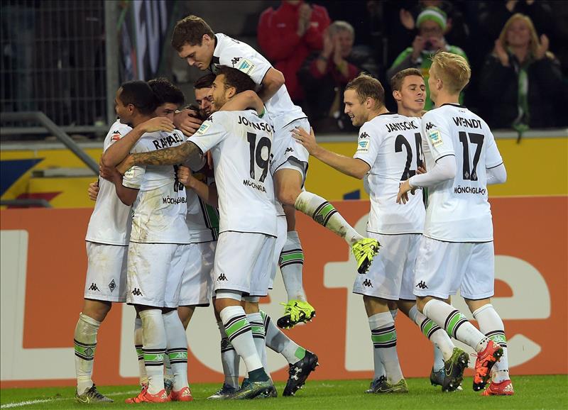 El Gladbach enlaza su quinta victoria seguida y confirma su mejoría