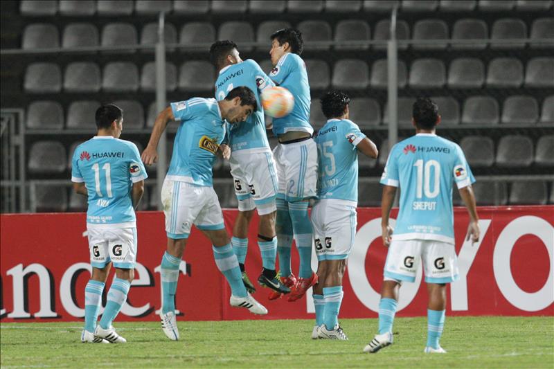 Cristal, Melgar y Universitario comparten el liderato peruano