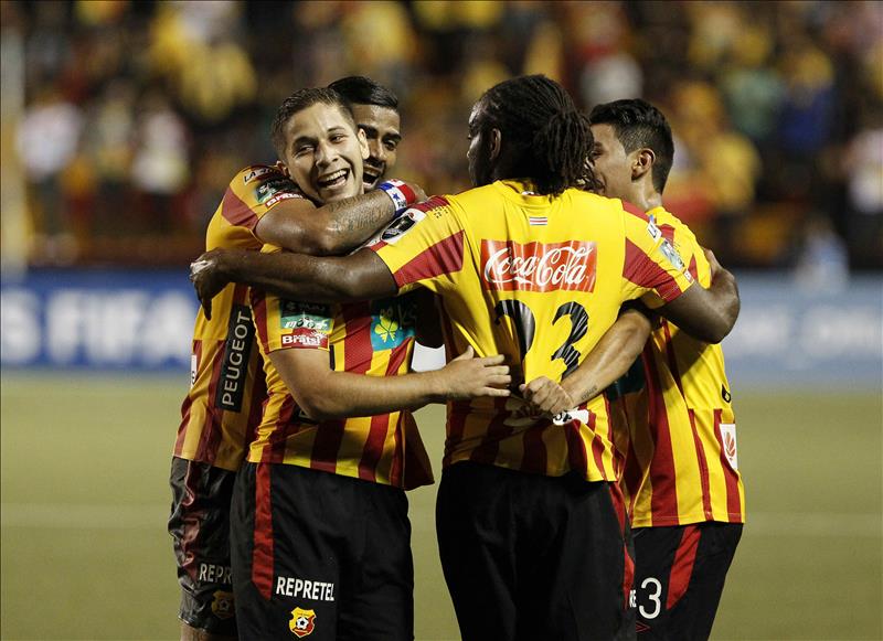 Herediano se queda a un punto del líder y el Saprissa se complica la clasificación