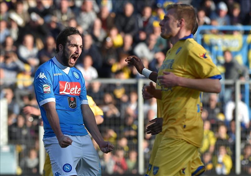El Nápoles aplasta al Frosinone y se proclama campeón de invierno por primera vez desde Maradona