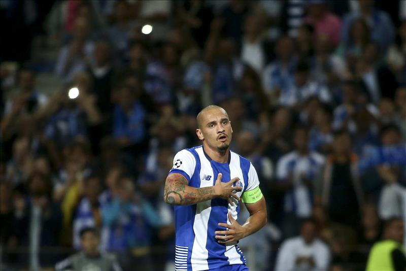 Maicon se vuelve a 'borrar' de un partido del Oporto